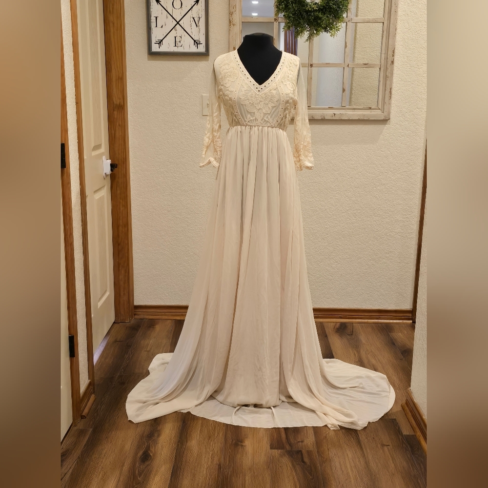 Maternity photo shoot Elegant Cream Lace Gown